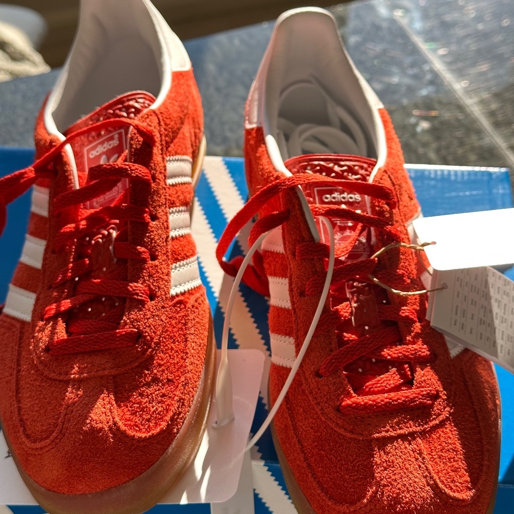 Women’s Adidas Gazelle scarlet red size US M6.5/W7.5 /Eur 38/UK5